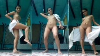 नंगी नाच करती हुई गाँव की लड़की