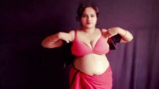 सेक्सी हिंदी पोर्न वीडियो भाभी के बूब्स दबाकर चुदाई